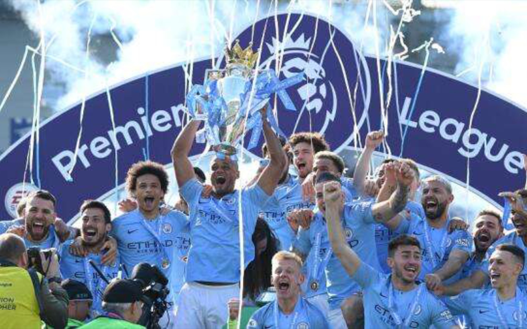 借其出色的 借其出色的